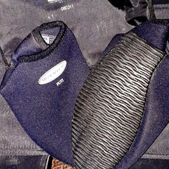 Muck boot futi boot cover. Sz large, fits Wome. 10-11 - Picture 2 of 3